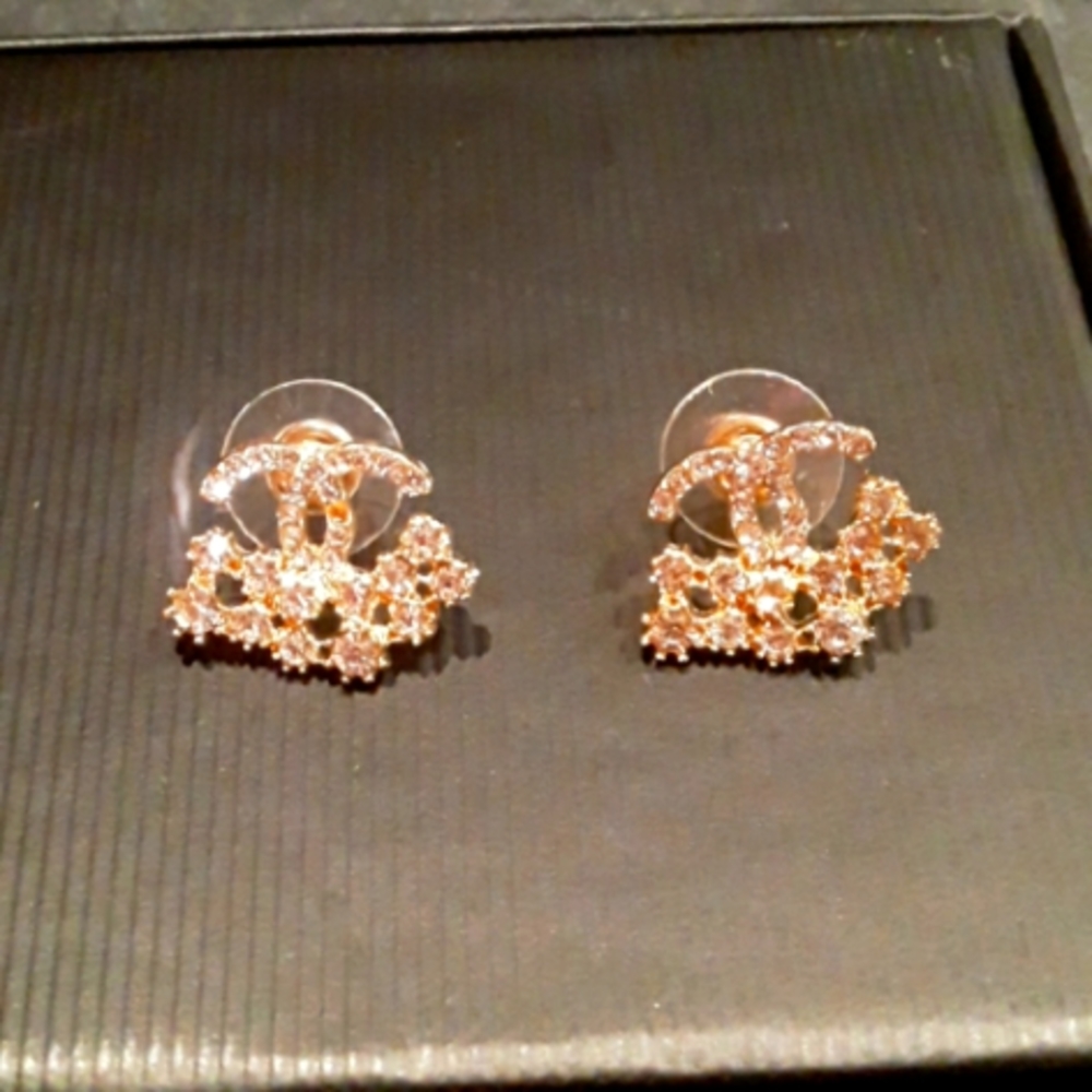 gold color earrings